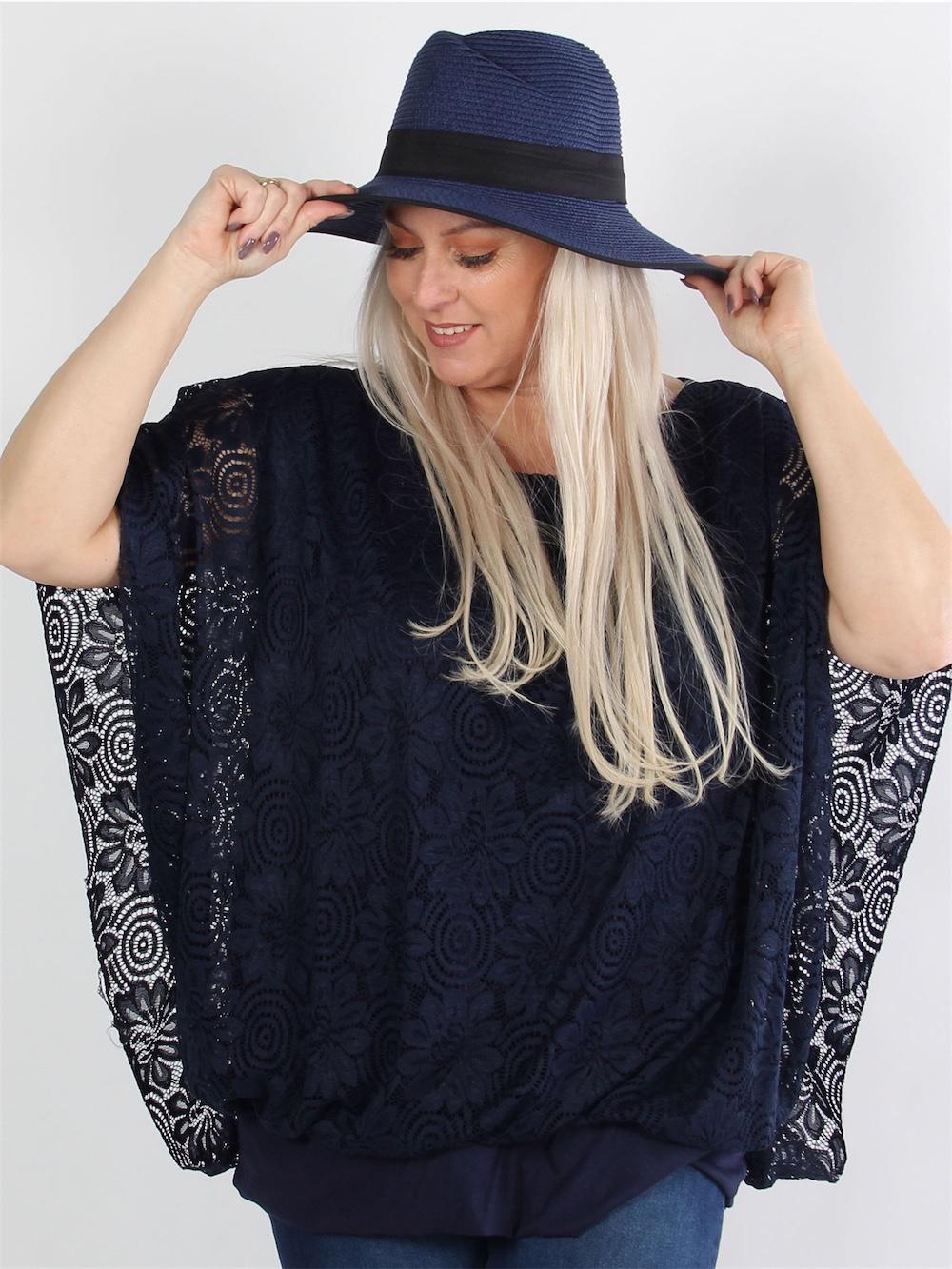 Tea Lace - Sort tætsiddende top med løst blondestof udover